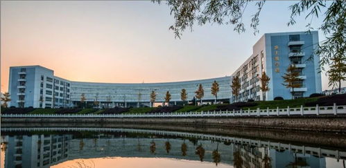 華中科技大學(xué)新增人工智能與智能建造專業(yè)，同時歡迎報考公共衛(wèi)生與預(yù)防醫(yī)學(xué)與軟件開發(fā)方向